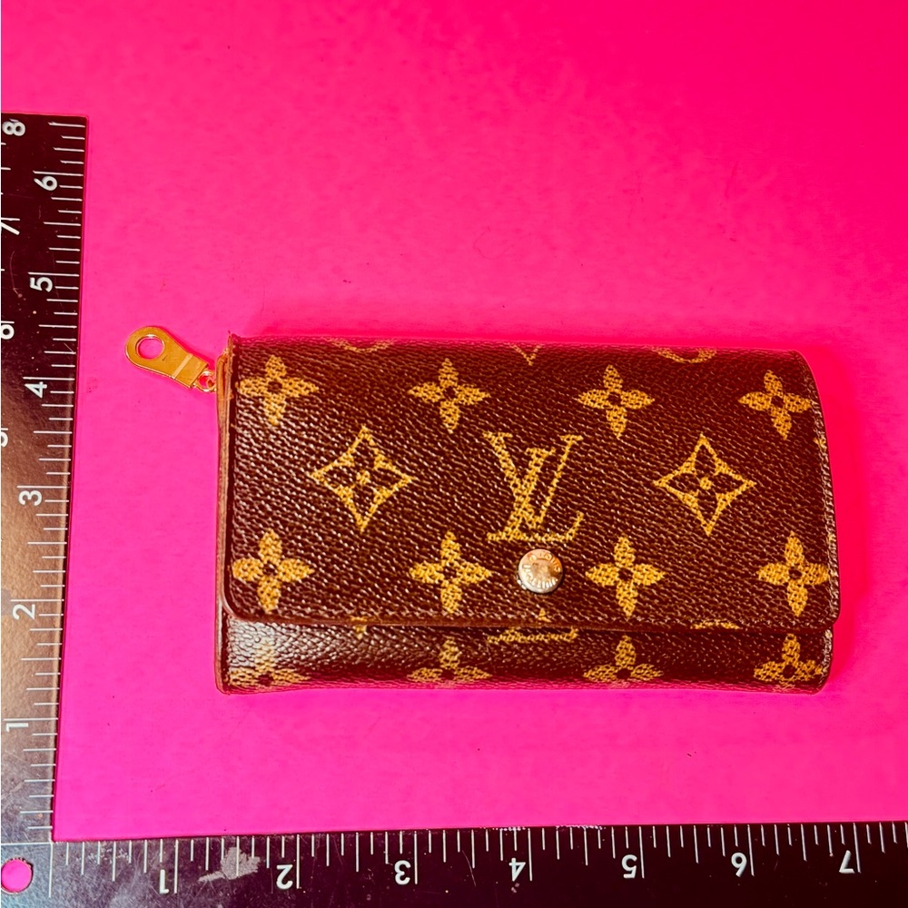 Louis Vuitton Brown and Gold Monogram Wallet - Picture 2 of 14